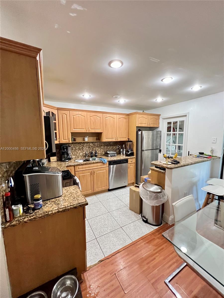 CUTLER CREEK VILLAGE COND - Residential