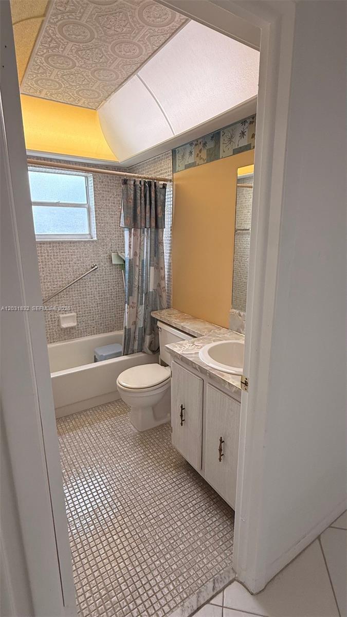 KINGS POINT PIEDMONT COND - Residential Lease