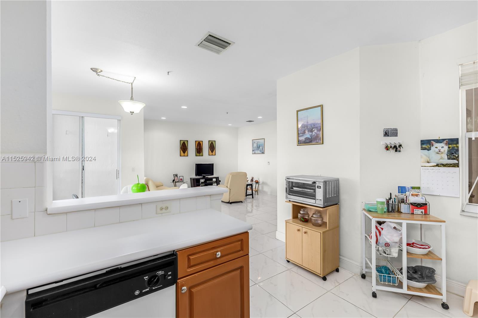 COURTYARDS TWO CONDO - Residential Lease