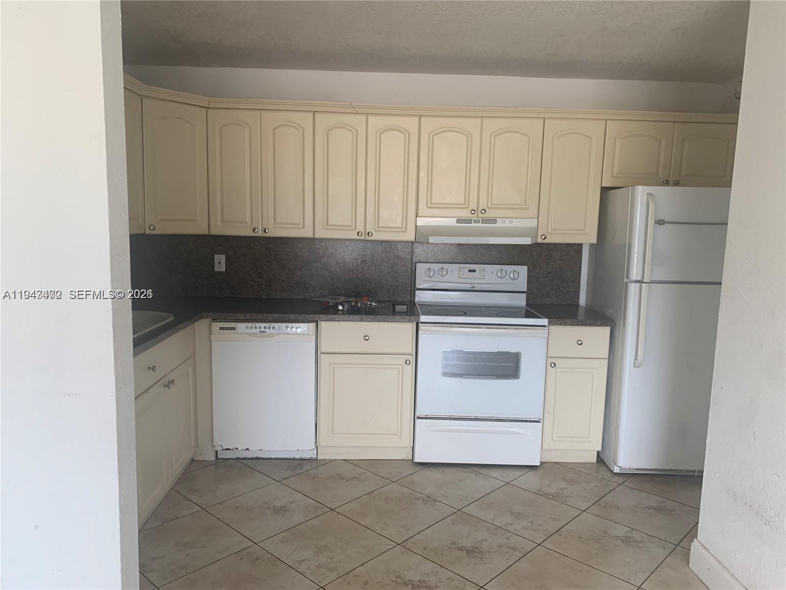 Great investment property, community is in the process of full renovations including new roof, new impact windows, new elevators and parking lot will be fully redone, rentals are really fast and high occupancy rate