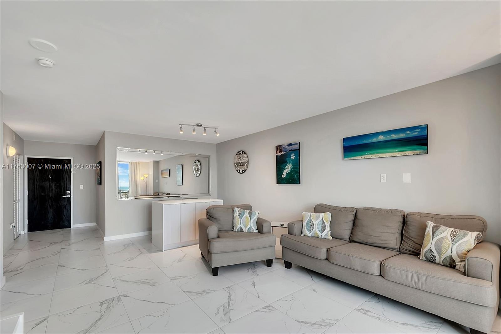 Yacht Club - Residential