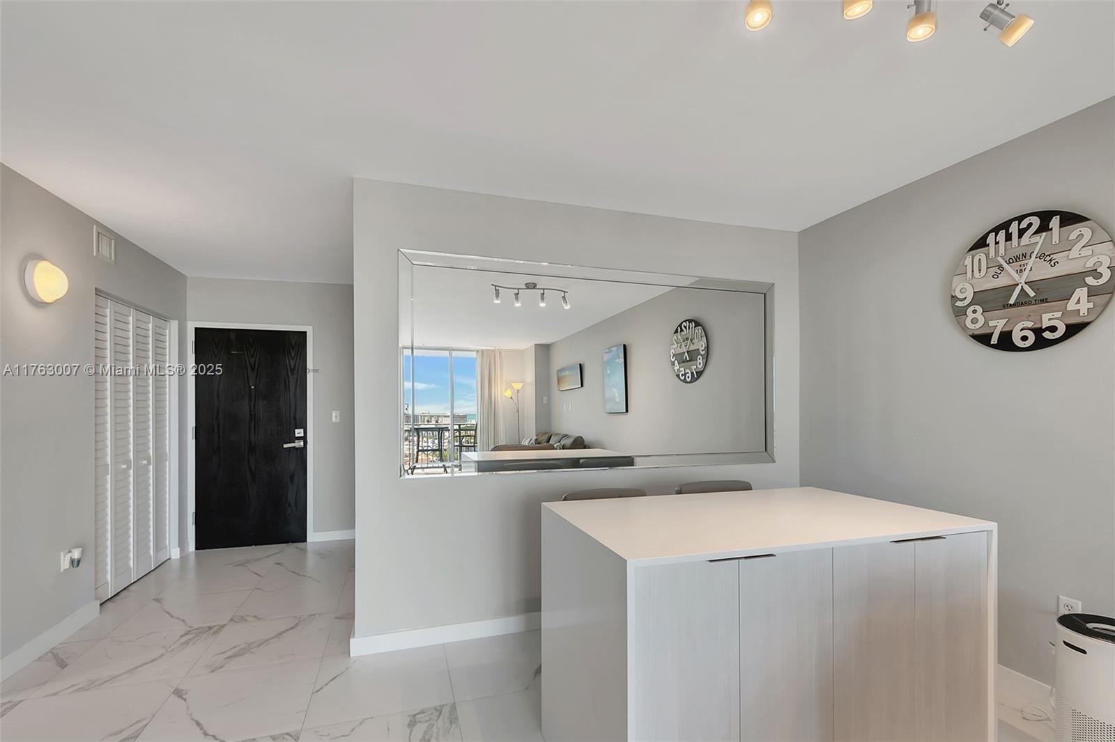 Yacht Club - Residential