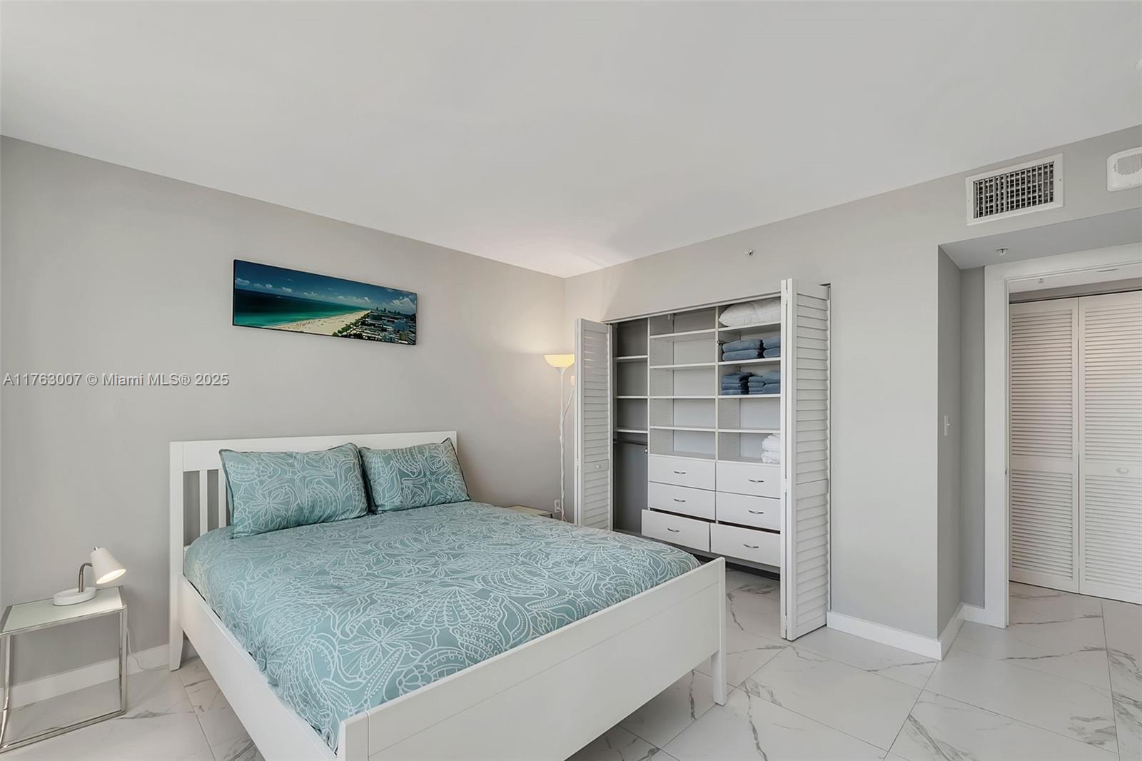 Yacht Club - Residential