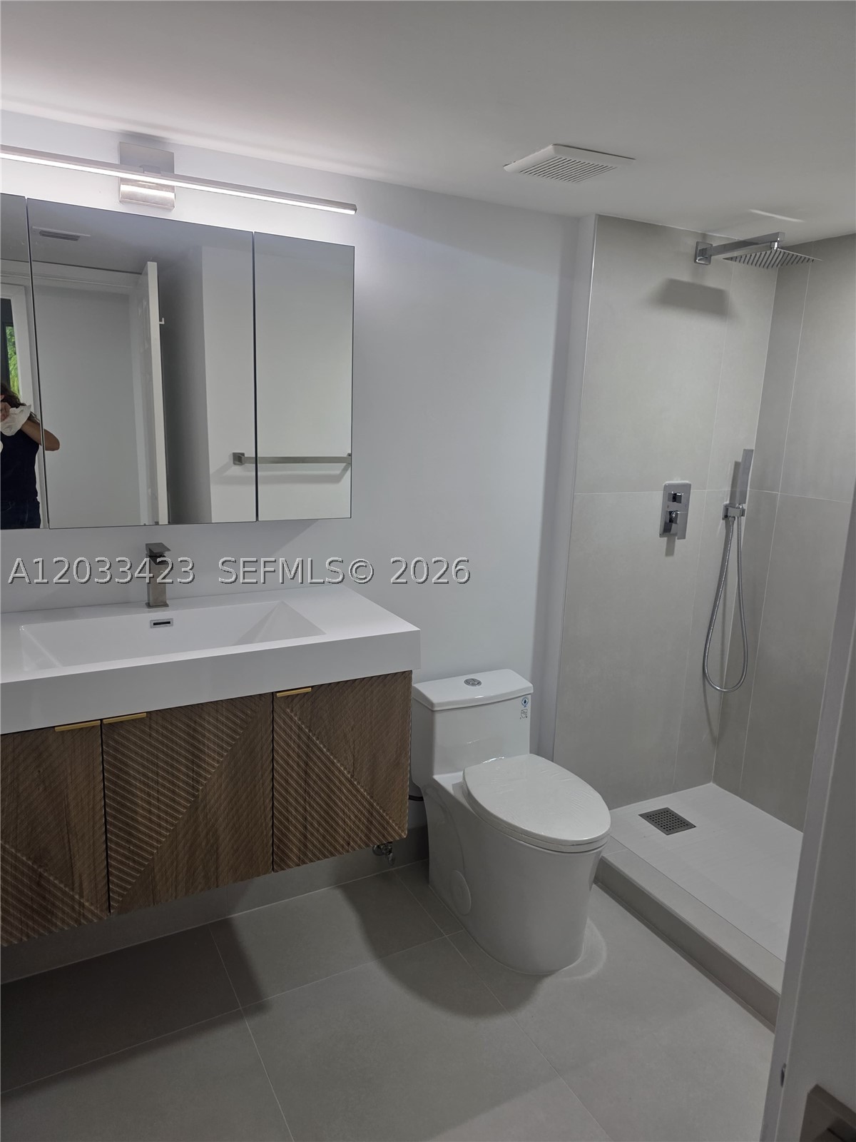 ROYAL GRAND CONDO - Residential Lease
