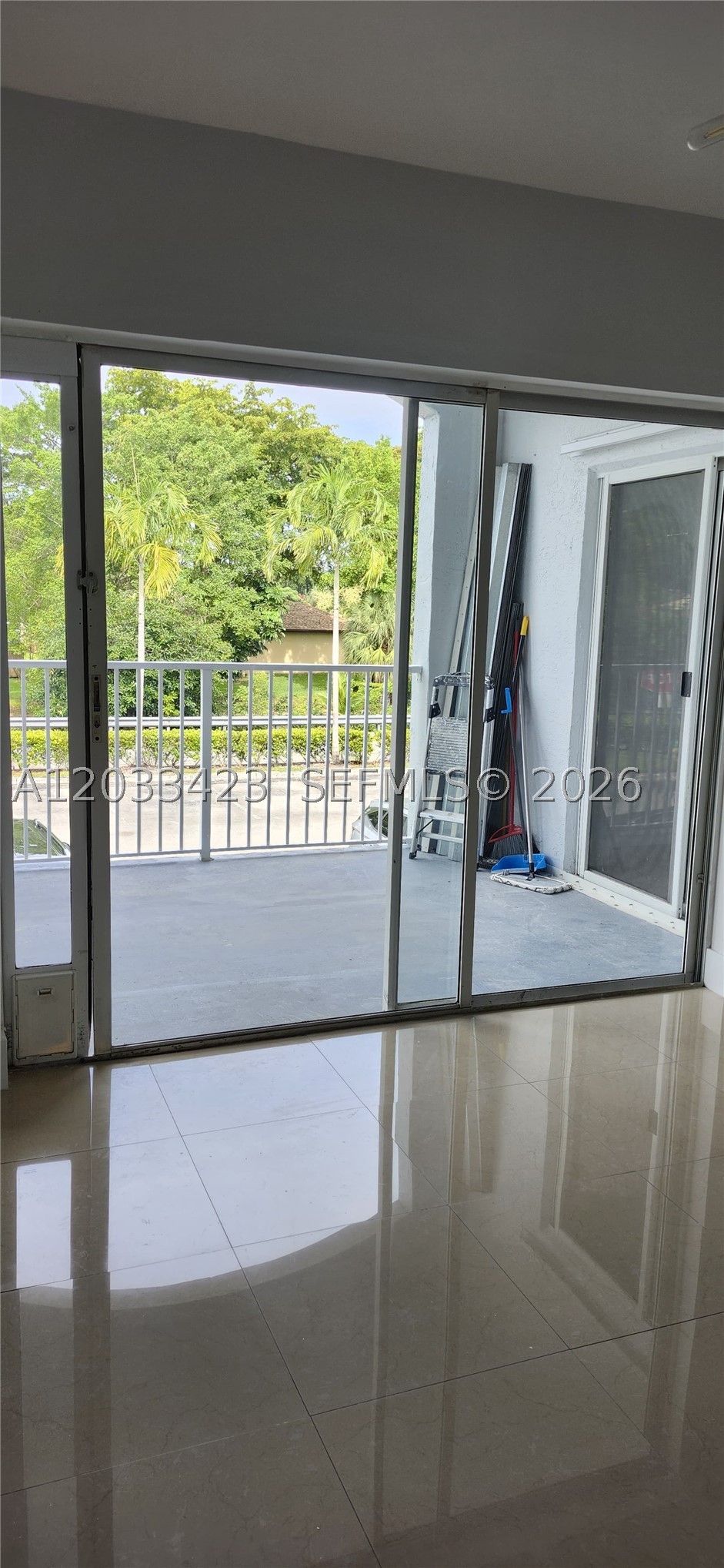 ROYAL GRAND CONDO - Residential Lease
