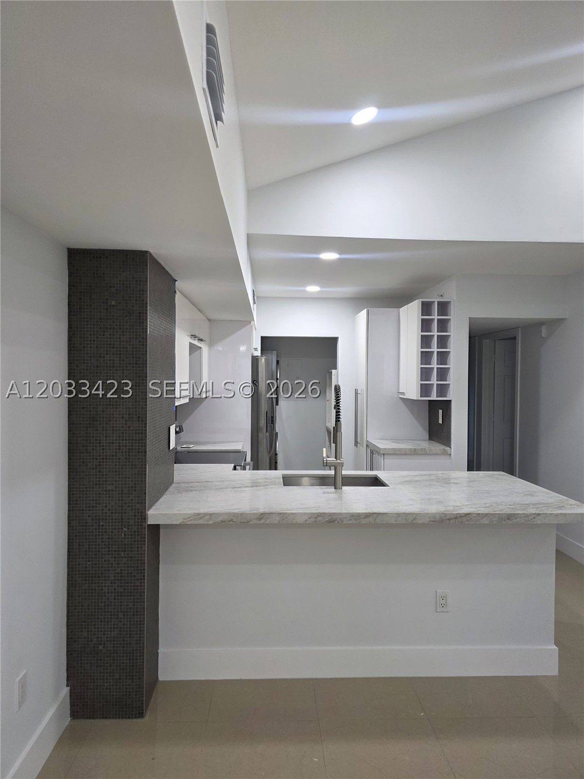 ROYAL GRAND CONDO - Residential Lease
