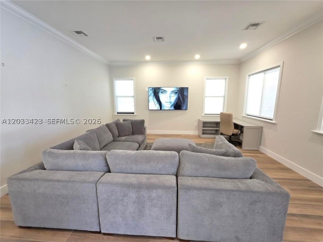 ROYAL GRAND CONDO - Residential Lease