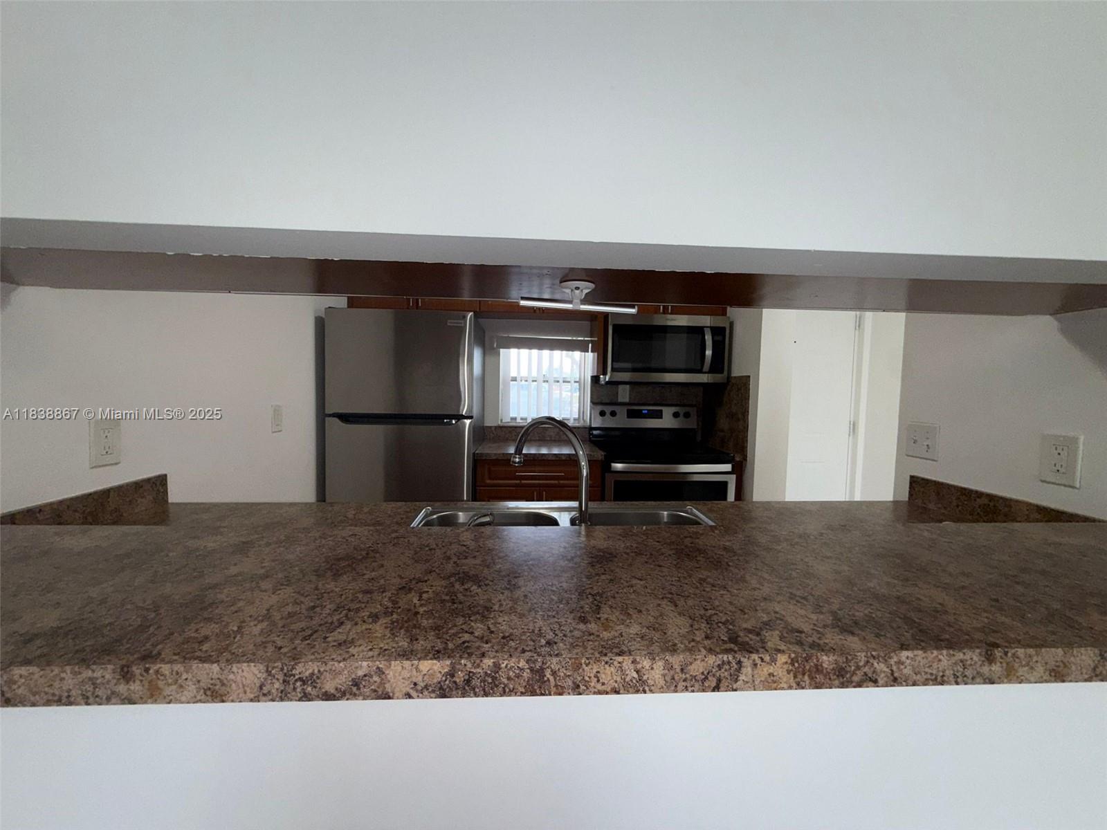LAKESHORE AT UNIVERSITY P - Residential