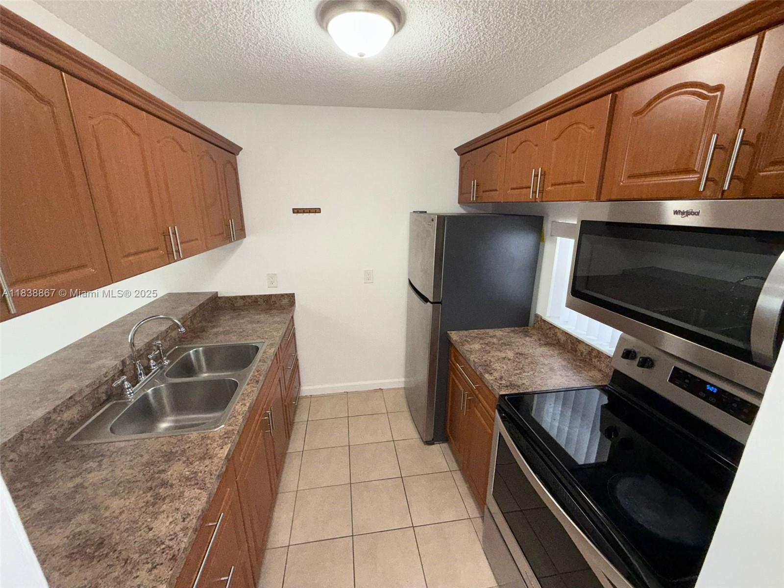 LAKESHORE AT UNIVERSITY P - Residential