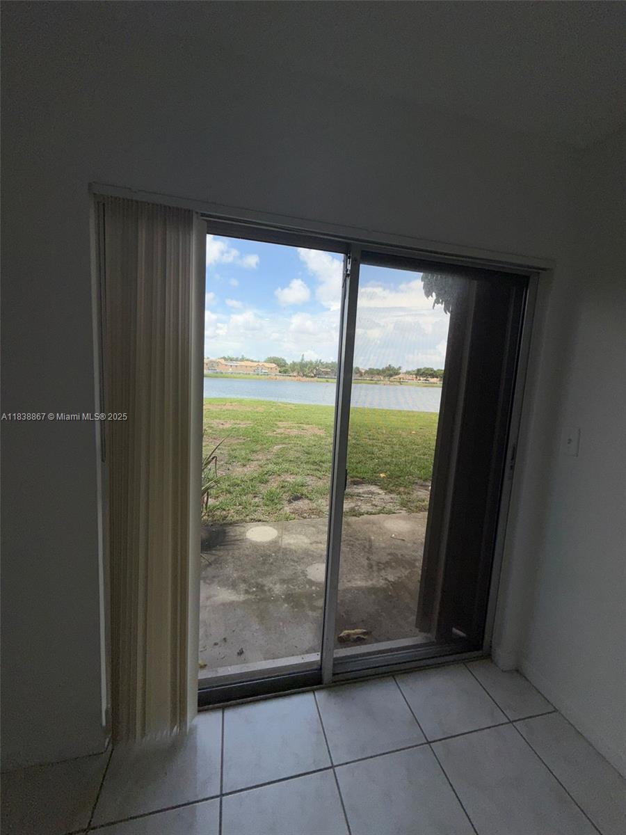 LAKESHORE AT UNIVERSITY P - Residential