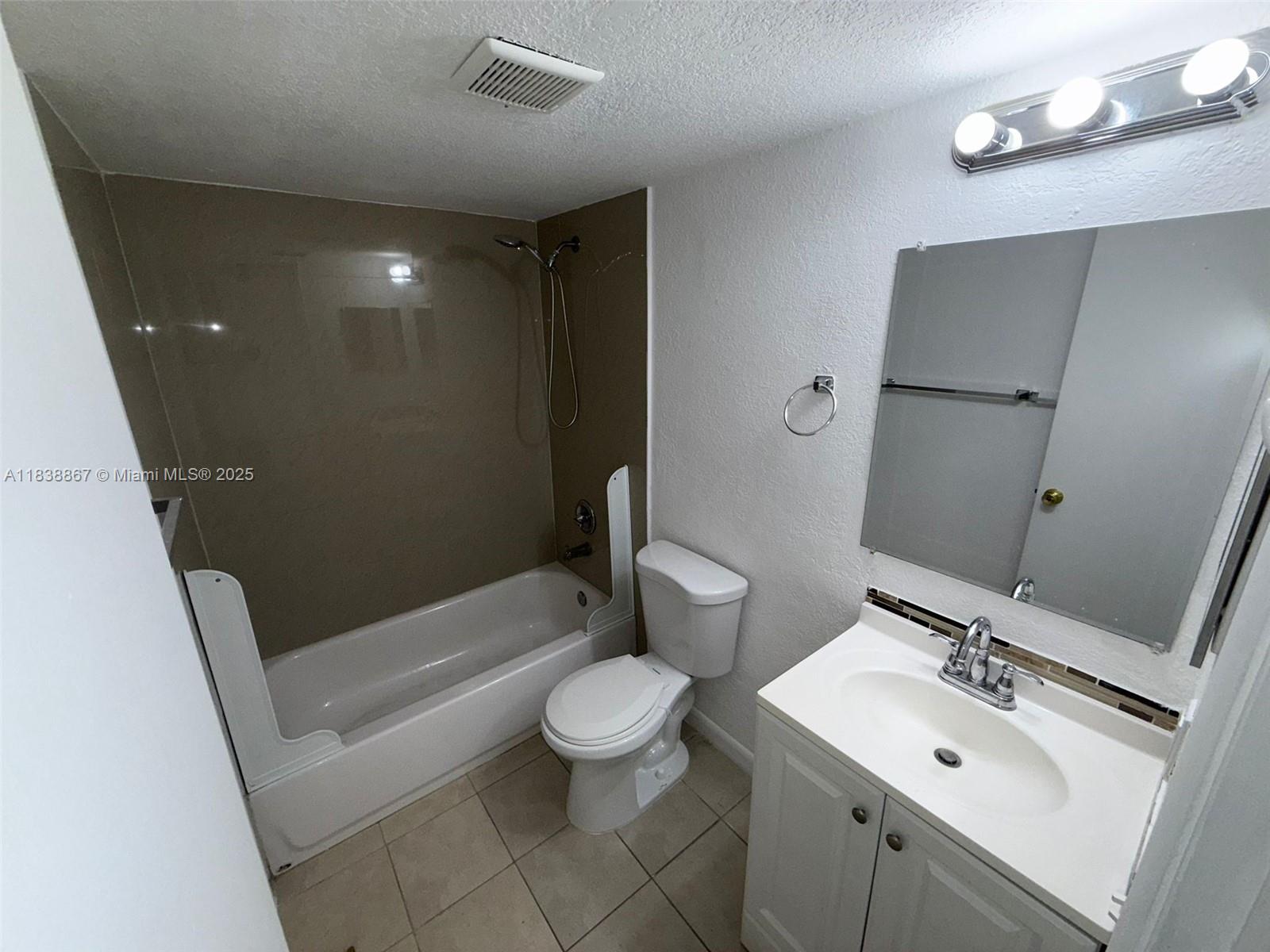 LAKESHORE AT UNIVERSITY P - Residential