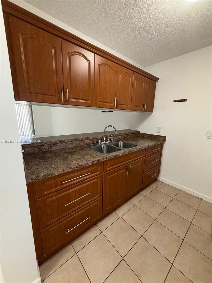 LAKESHORE AT UNIVERSITY P - Residential