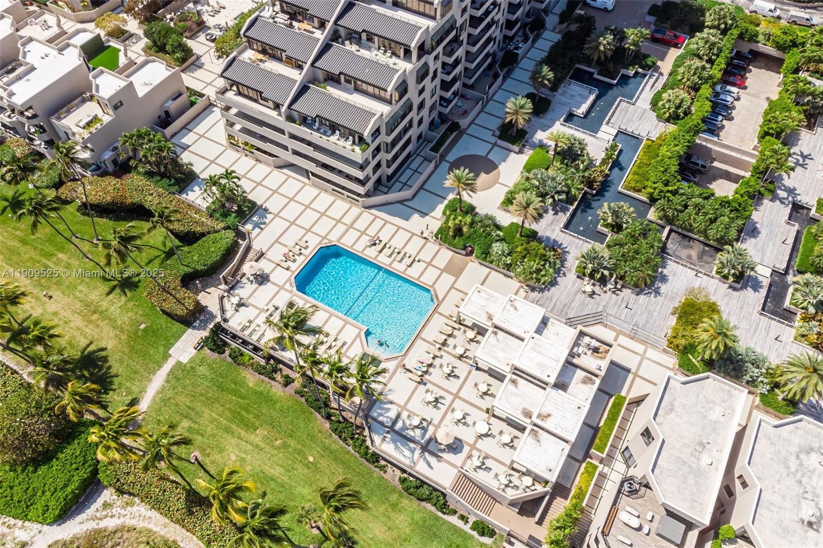 THE EMERALDBAY @ KEY COLO - Residential