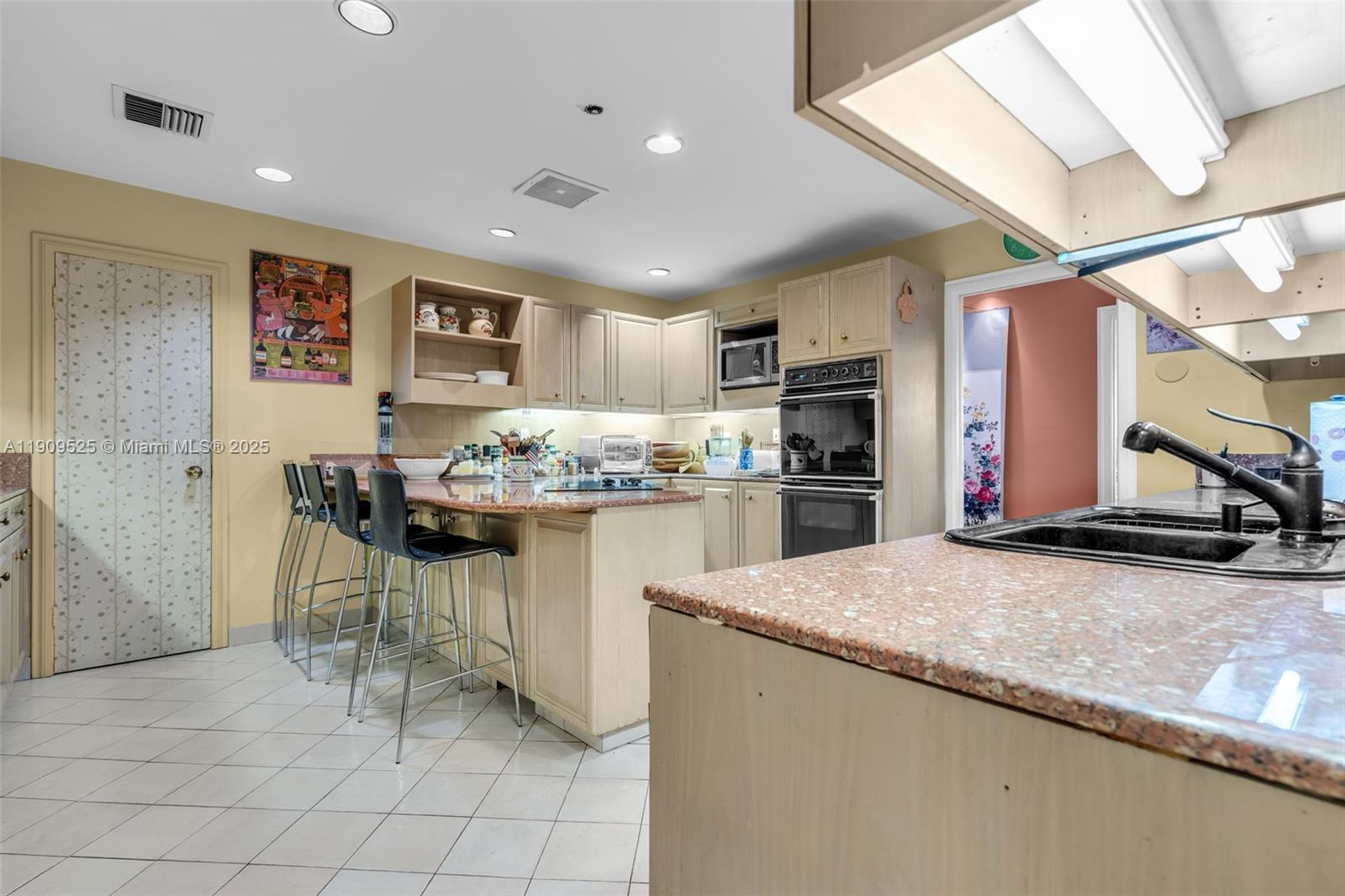 THE EMERALDBAY @ KEY COLO - Residential