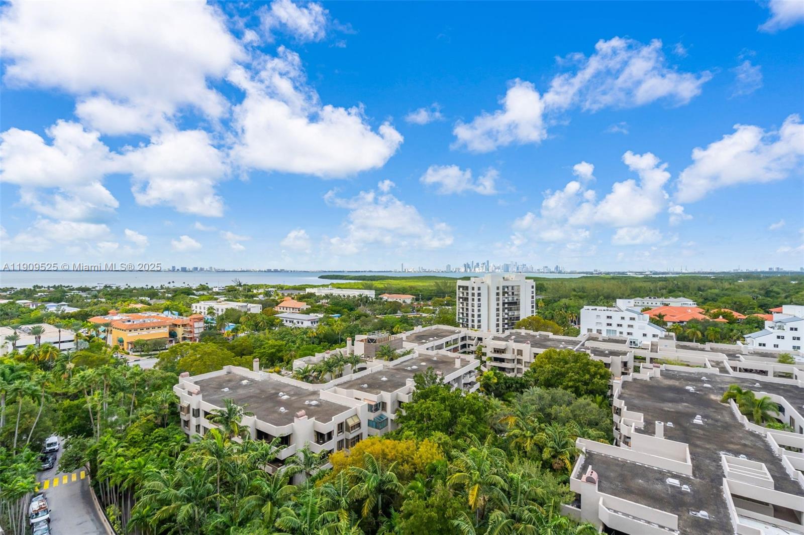 THE EMERALDBAY @ KEY COLO - Residential