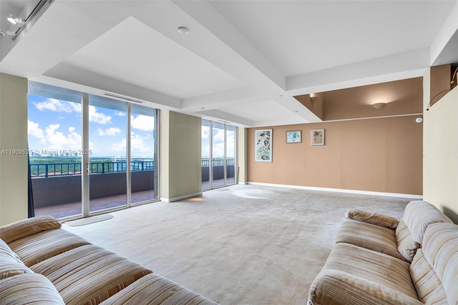 THE EMERALDBAY @ KEY COLO - Residential