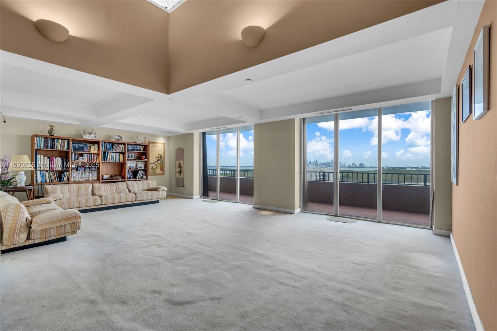 THE EMERALDBAY @ KEY COLO - Residential