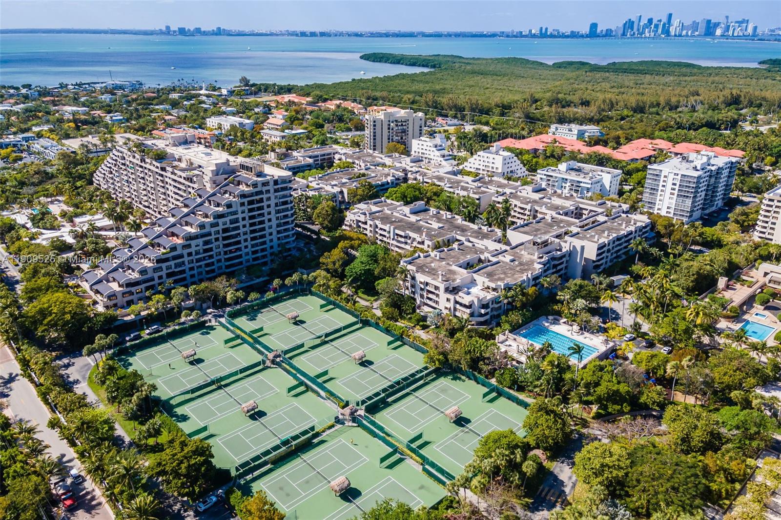 THE EMERALDBAY @ KEY COLO - Residential