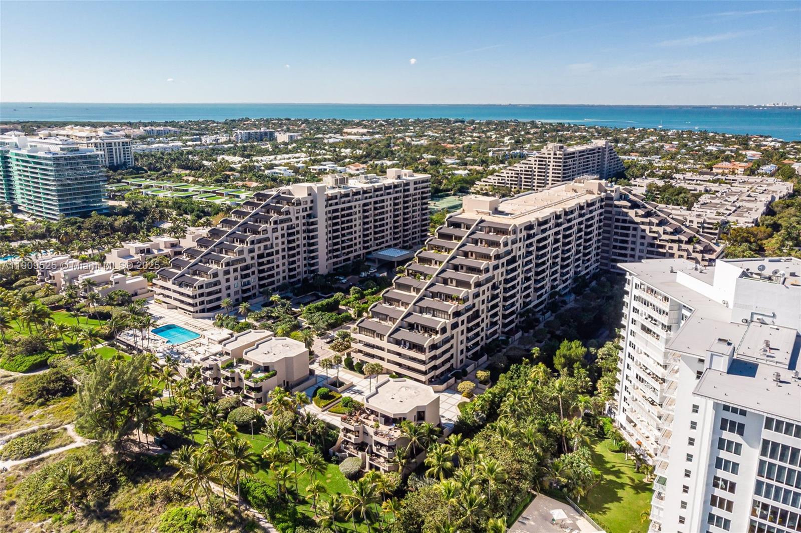 THE EMERALDBAY @ KEY COLO - Residential