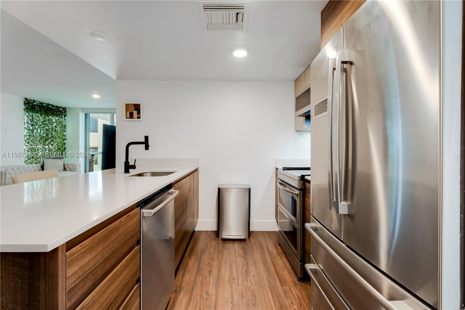 THE IVORY RESIDENCE CONDO - Residential