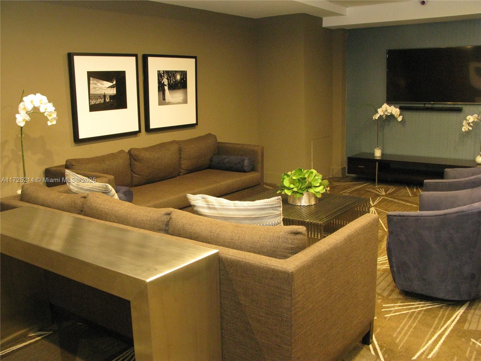 ARLEN BEACH CONDO - Residential