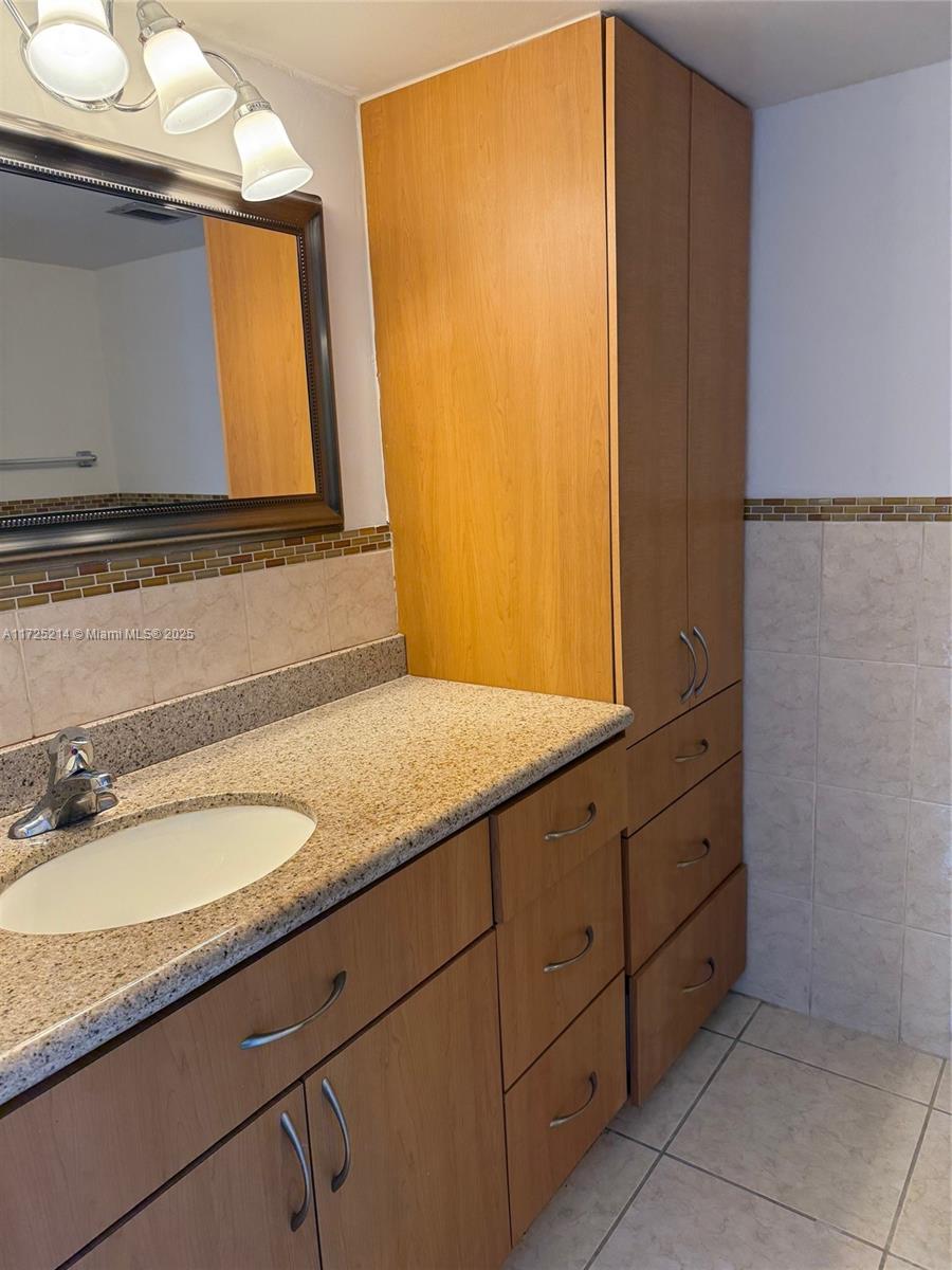 ARLEN BEACH CONDO - Residential