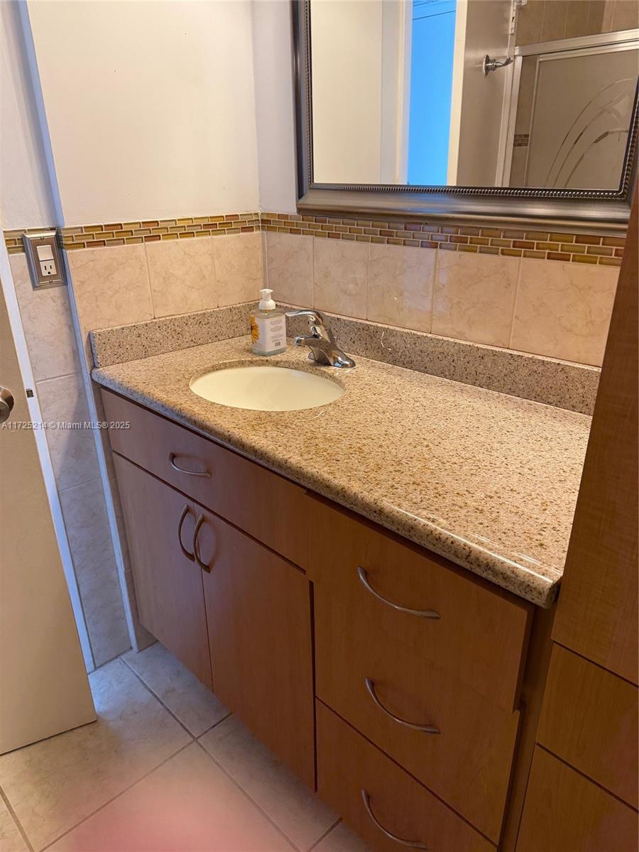 ARLEN BEACH CONDO - Residential