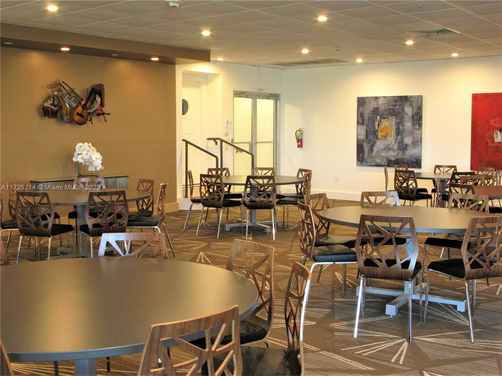 ARLEN BEACH CONDO - Residential