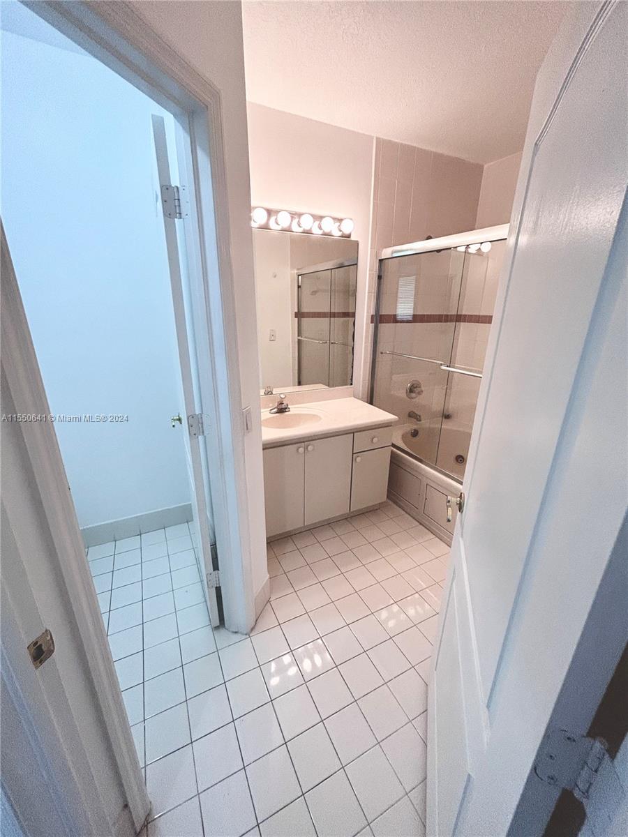 SANDCASTLES AT DORAL - Residential Lease