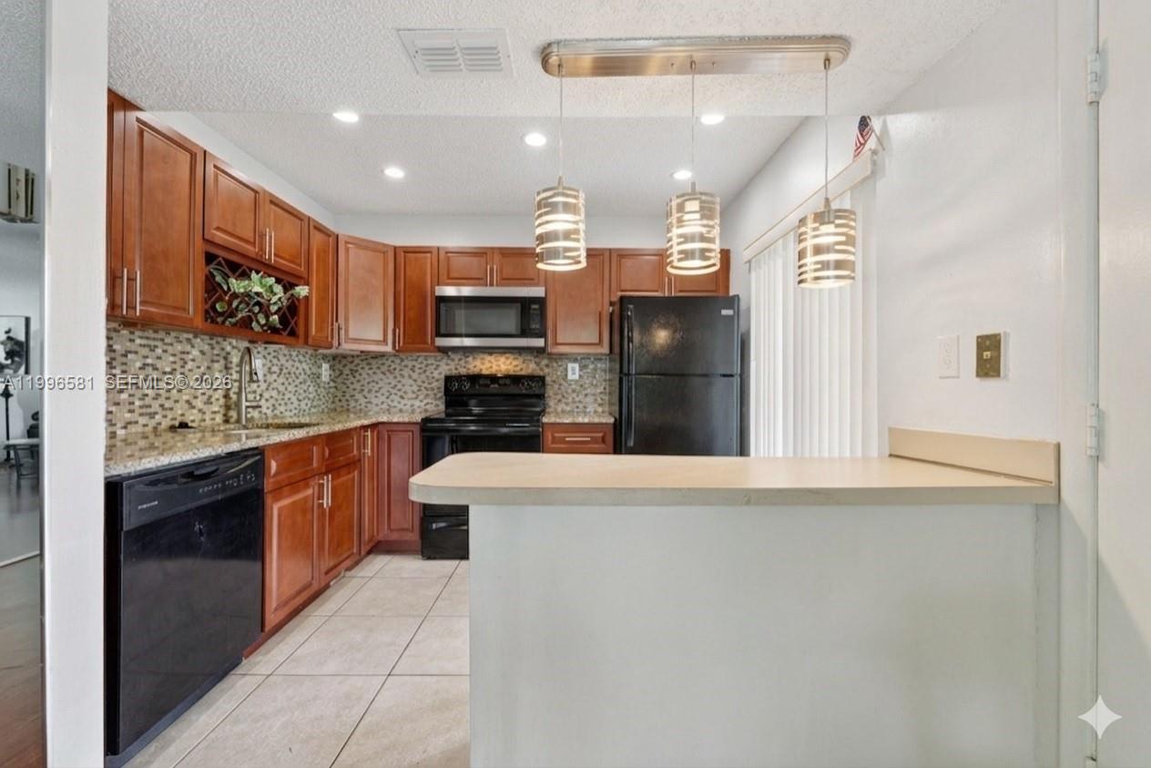 QUATRAINE CONDO I PH I - Residential