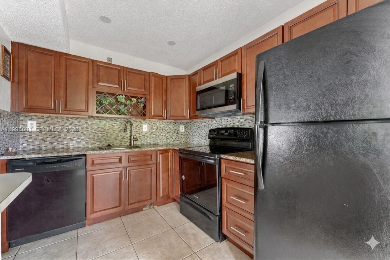 QUATRAINE CONDO I PH I - Residential