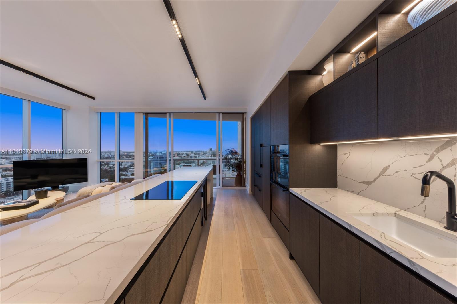 CONTINUUM ON SOUTH BEACH - Residential