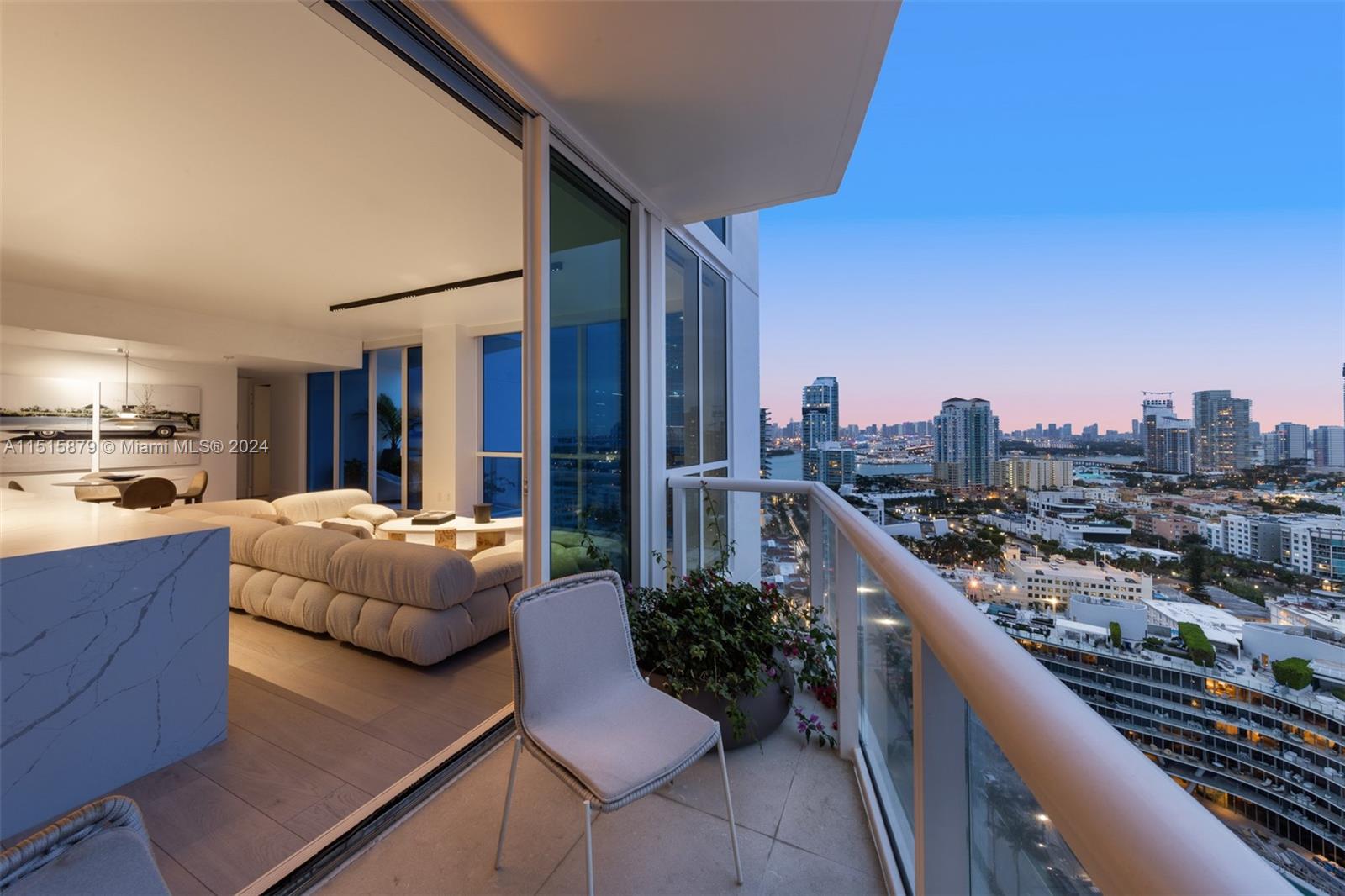 CONTINUUM ON SOUTH BEACH - Residential