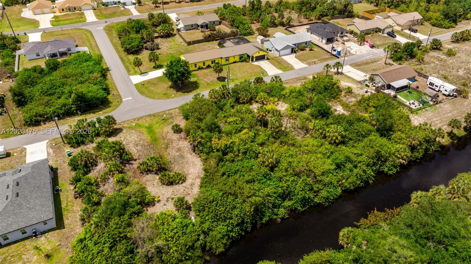 Port Charlotte - Land