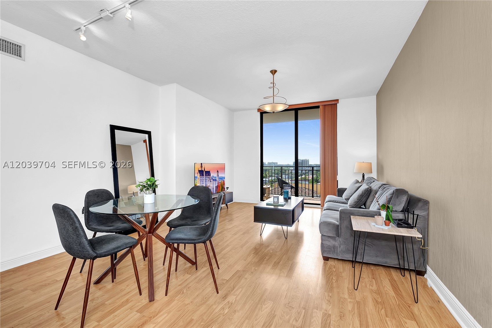 PUERTA DE PALMAS CONDO - Residential Lease