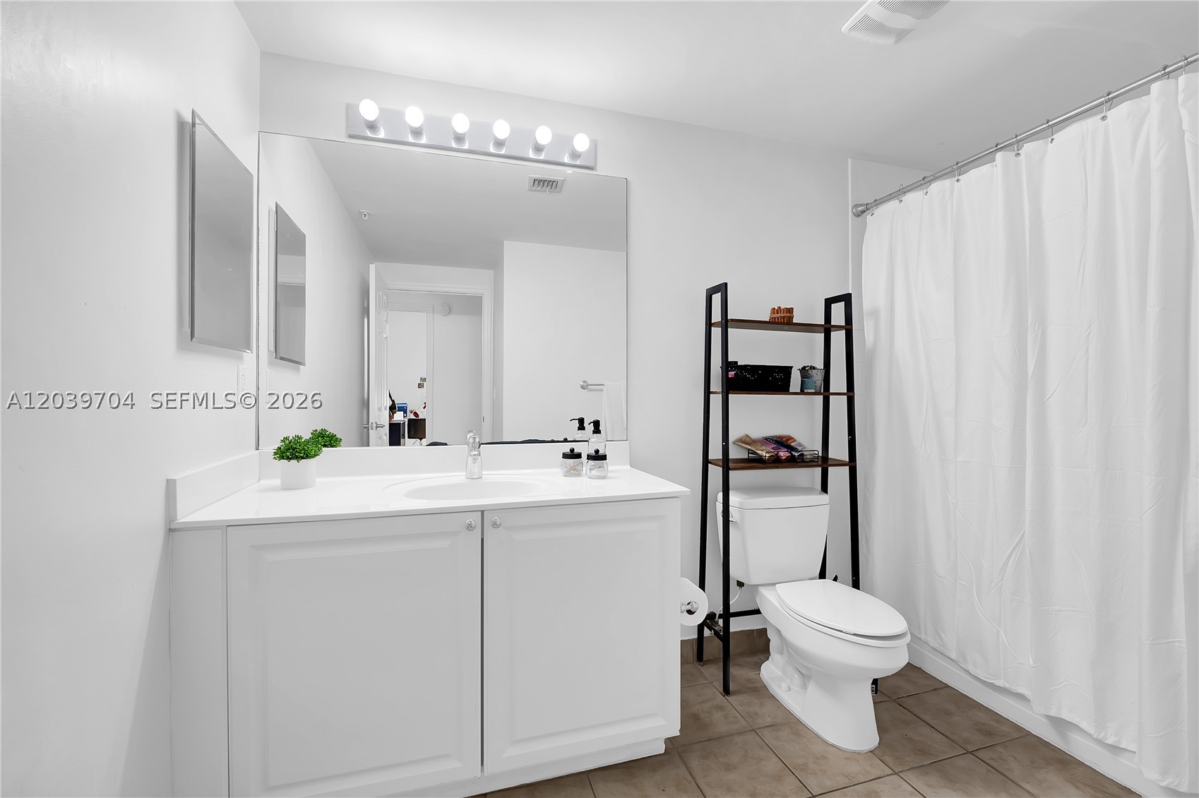 PUERTA DE PALMAS CONDO - Residential Lease