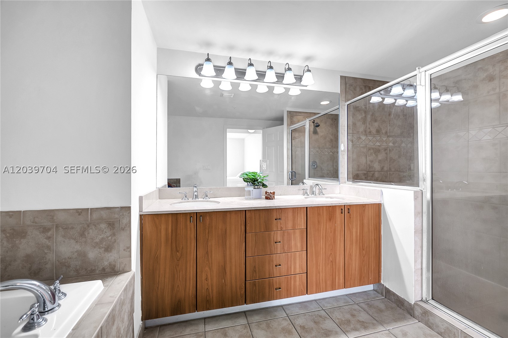 PUERTA DE PALMAS CONDO - Residential Lease