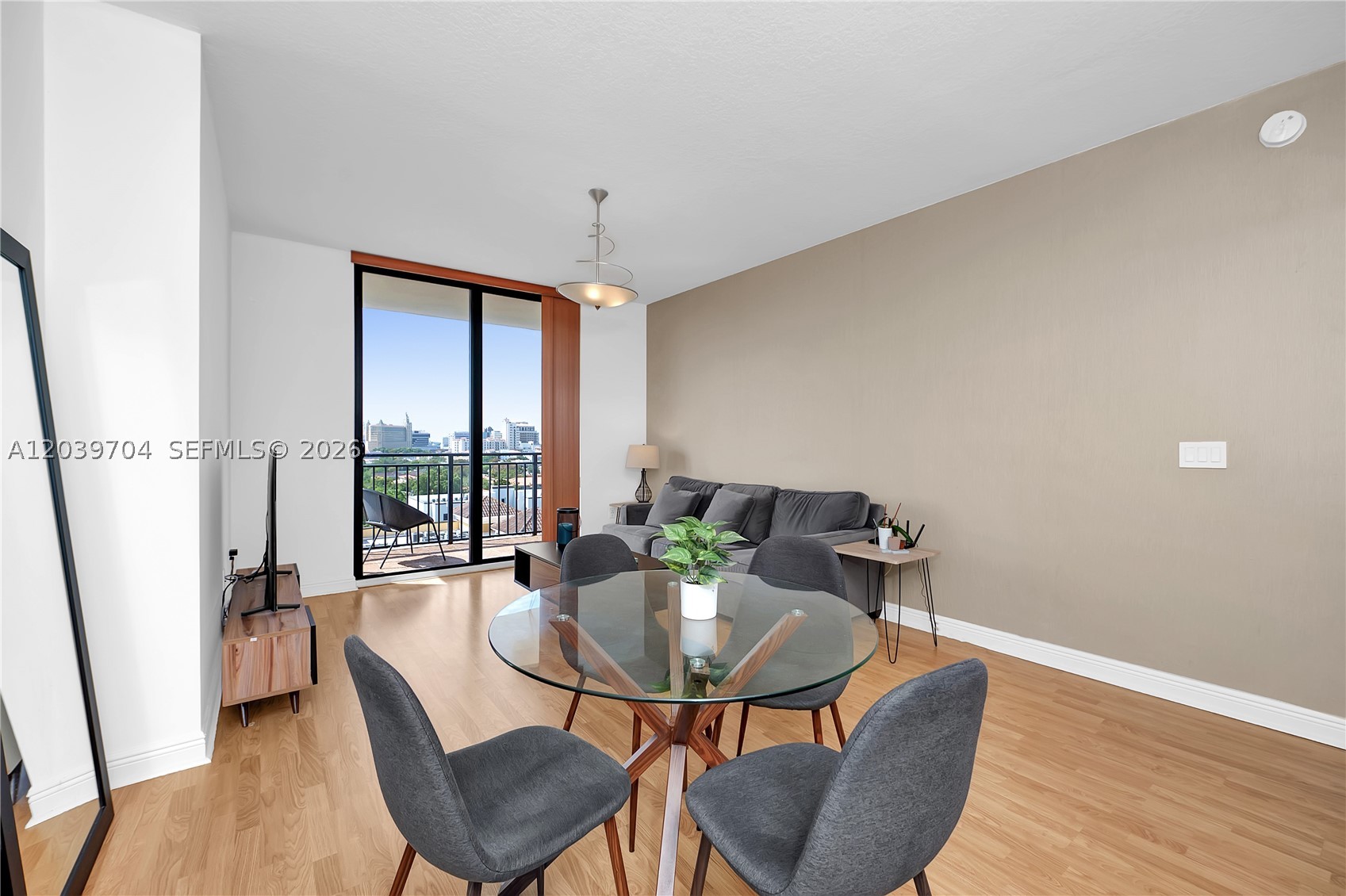 PUERTA DE PALMAS CONDO - Residential Lease