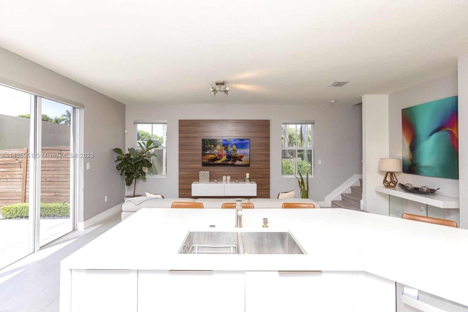 DORAL ISLES NORTH SEC ONE - Residential