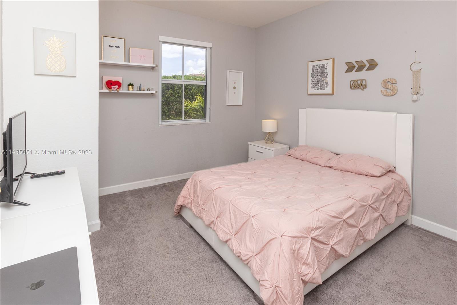 DORAL ISLES NORTH SEC ONE - Residential