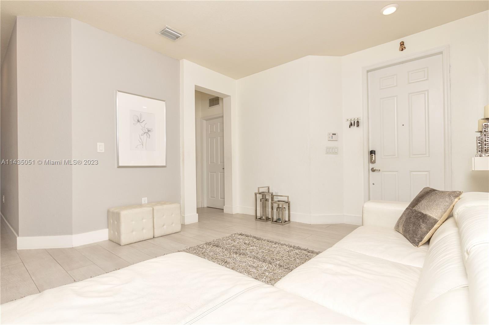 DORAL ISLES NORTH SEC ONE - Residential