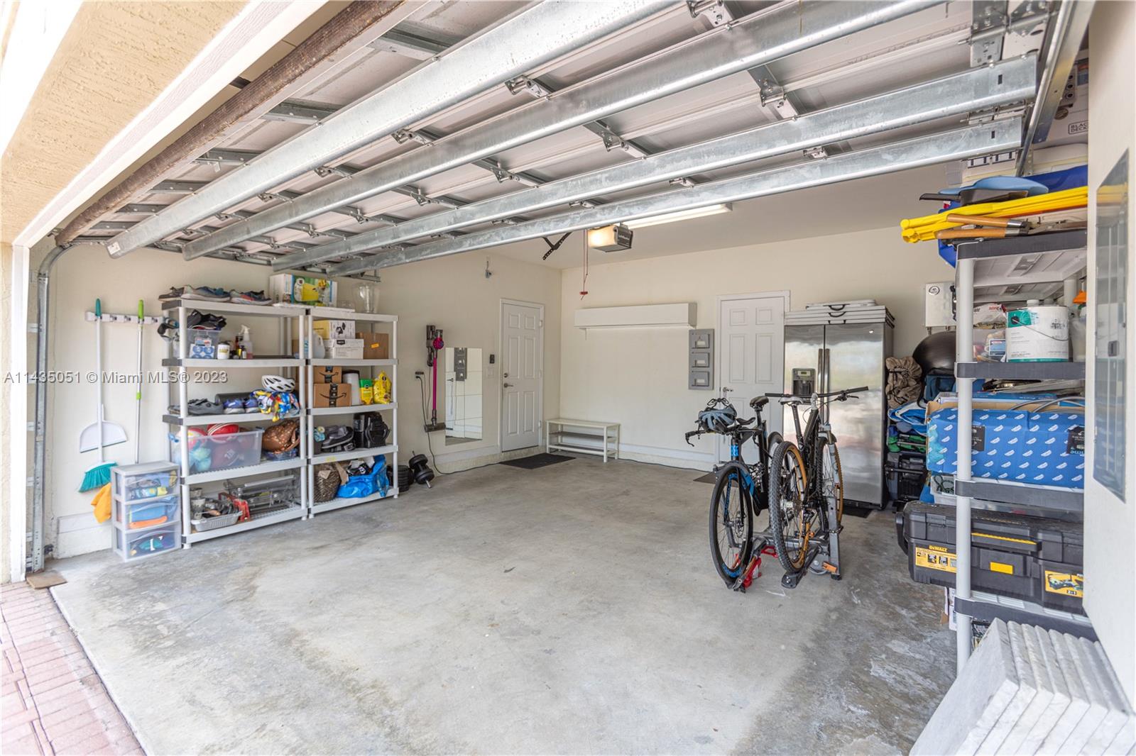 DORAL ISLES NORTH SEC ONE - Residential