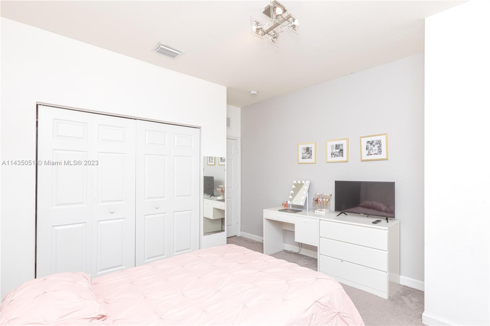 DORAL ISLES NORTH SEC ONE - Residential