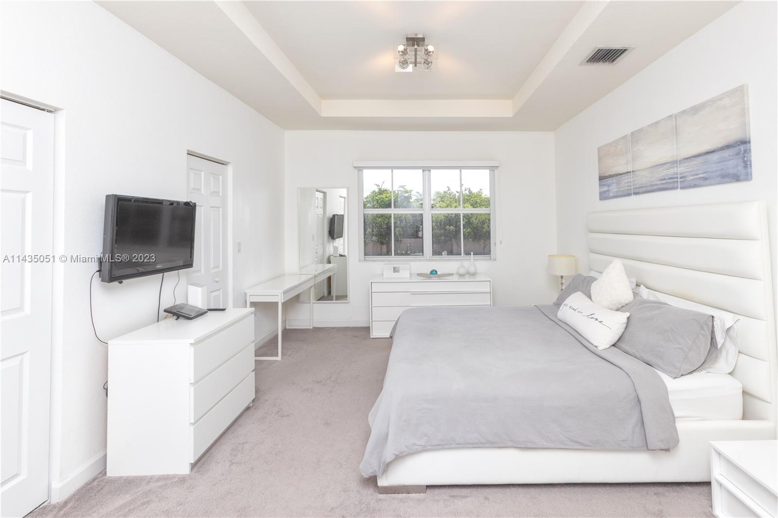 DORAL ISLES NORTH SEC ONE - Residential