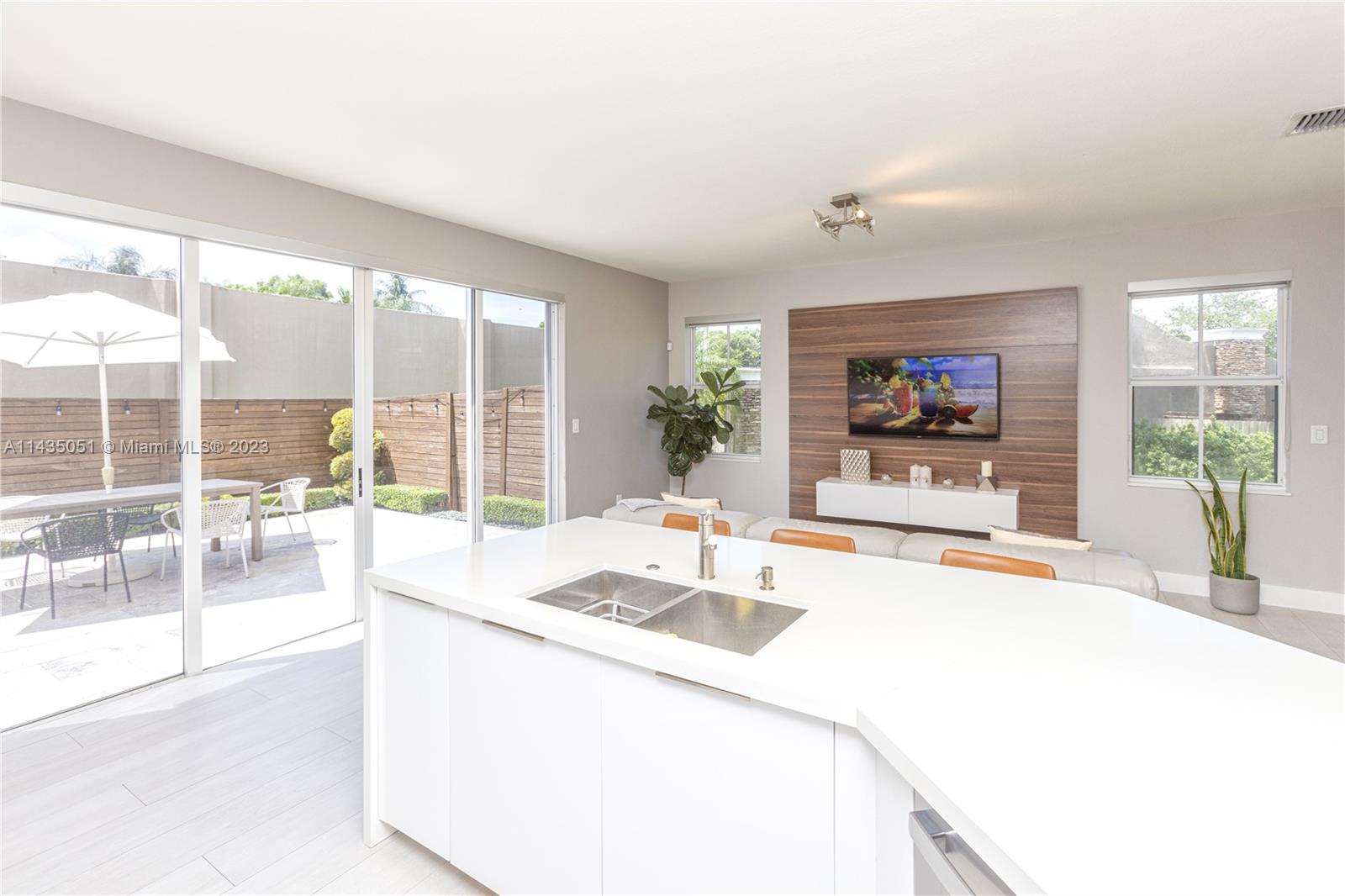 DORAL ISLES NORTH SEC ONE - Residential