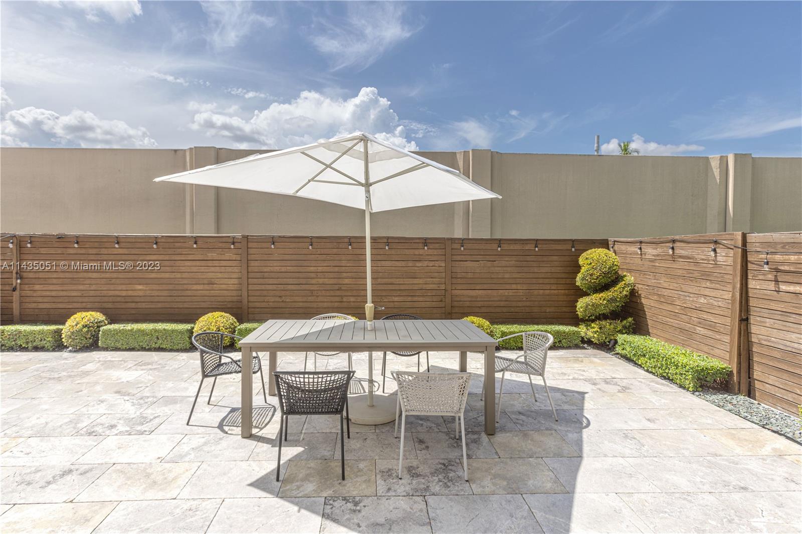 DORAL ISLES NORTH SEC ONE - Residential