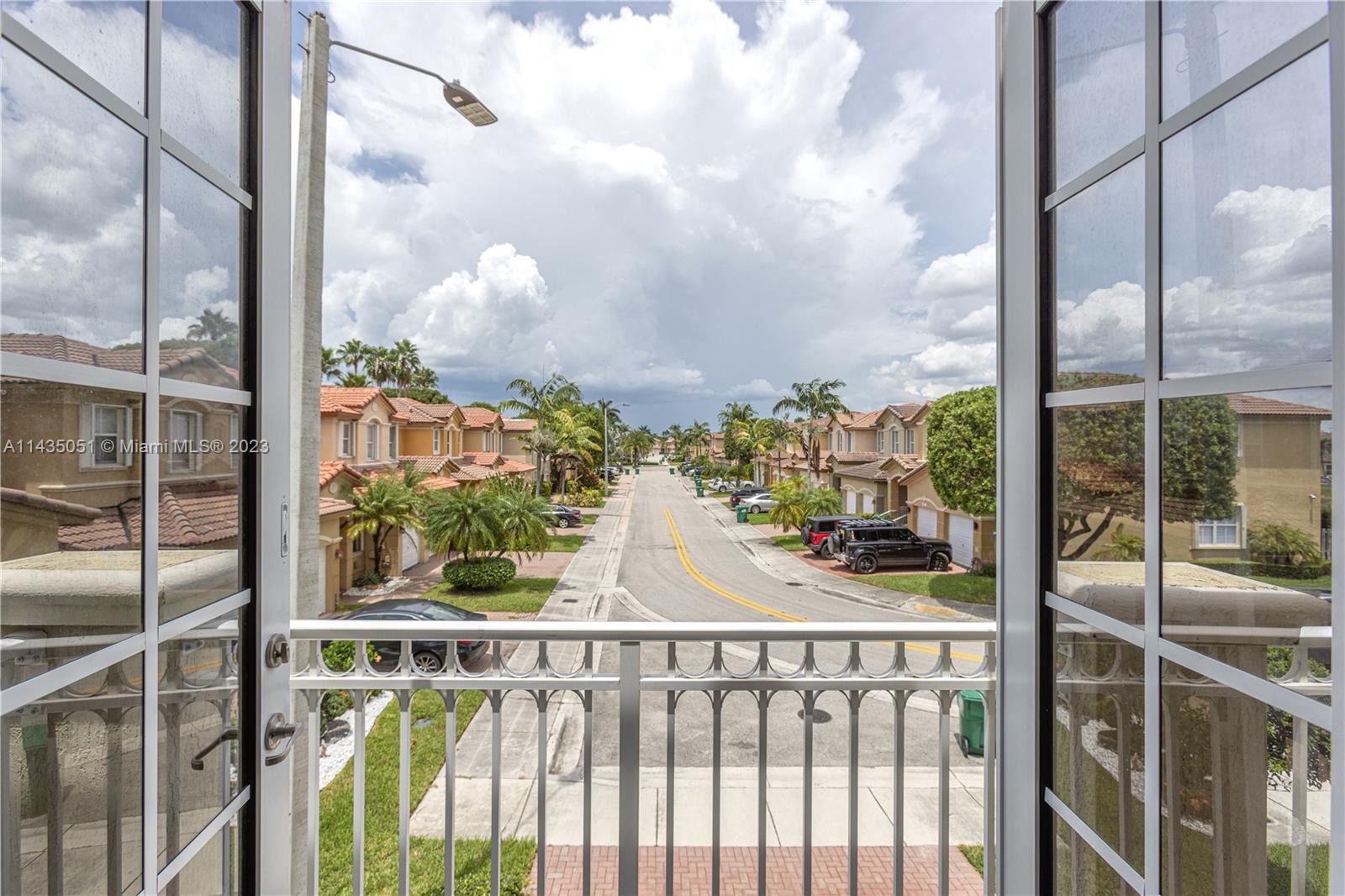 DORAL ISLES NORTH SEC ONE - Residential