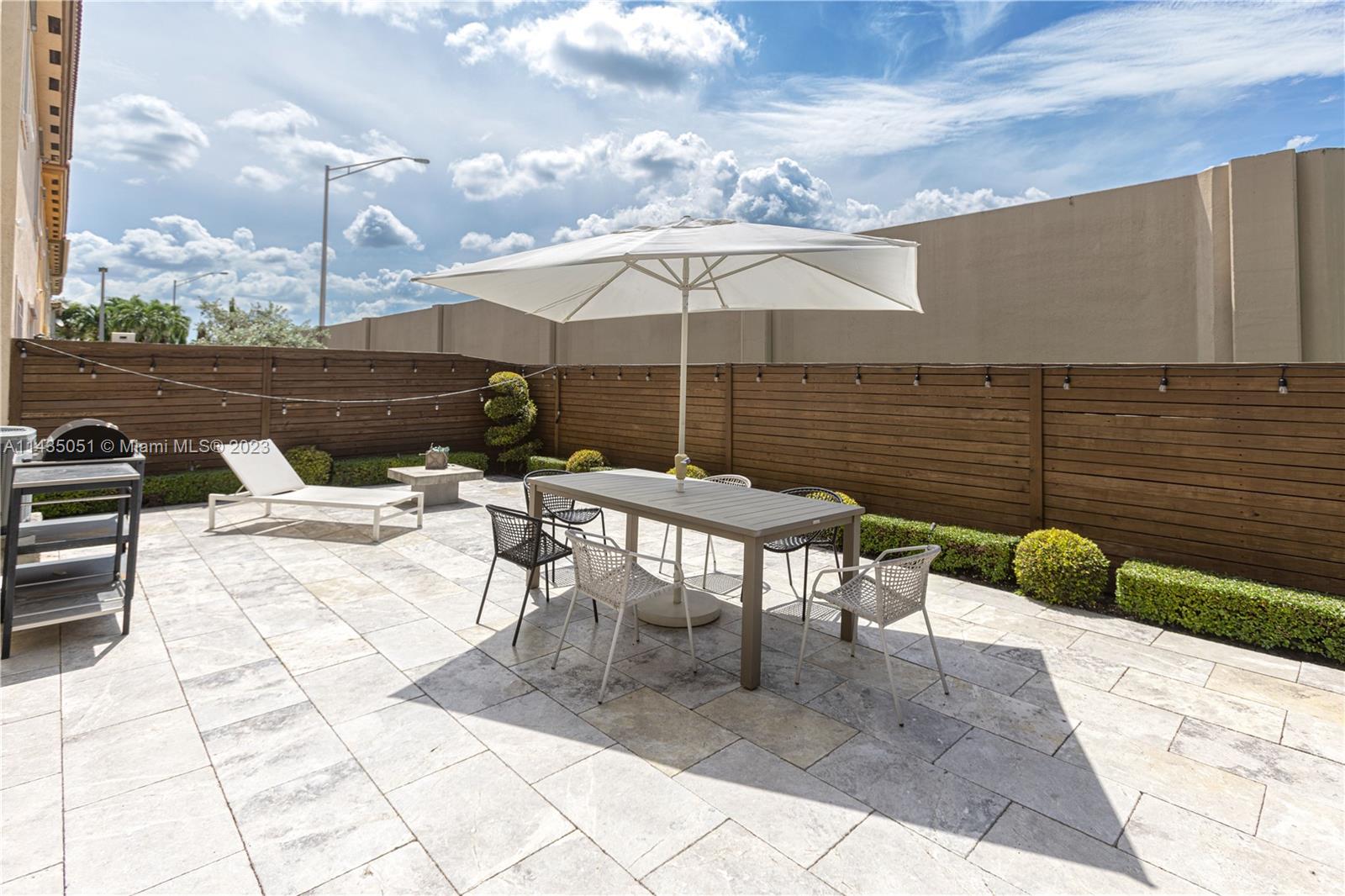 DORAL ISLES NORTH SEC ONE - Residential