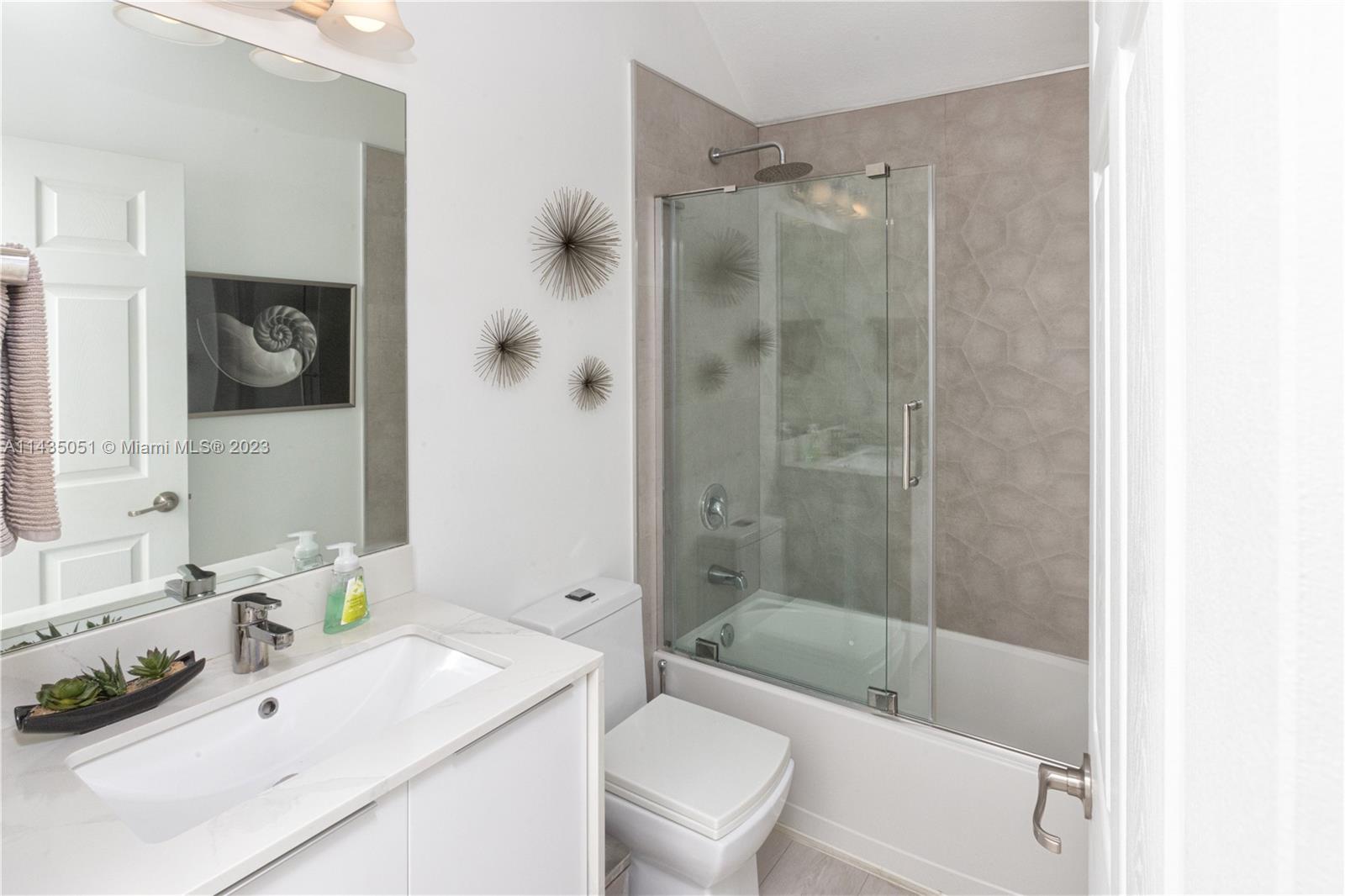 DORAL ISLES NORTH SEC ONE - Residential