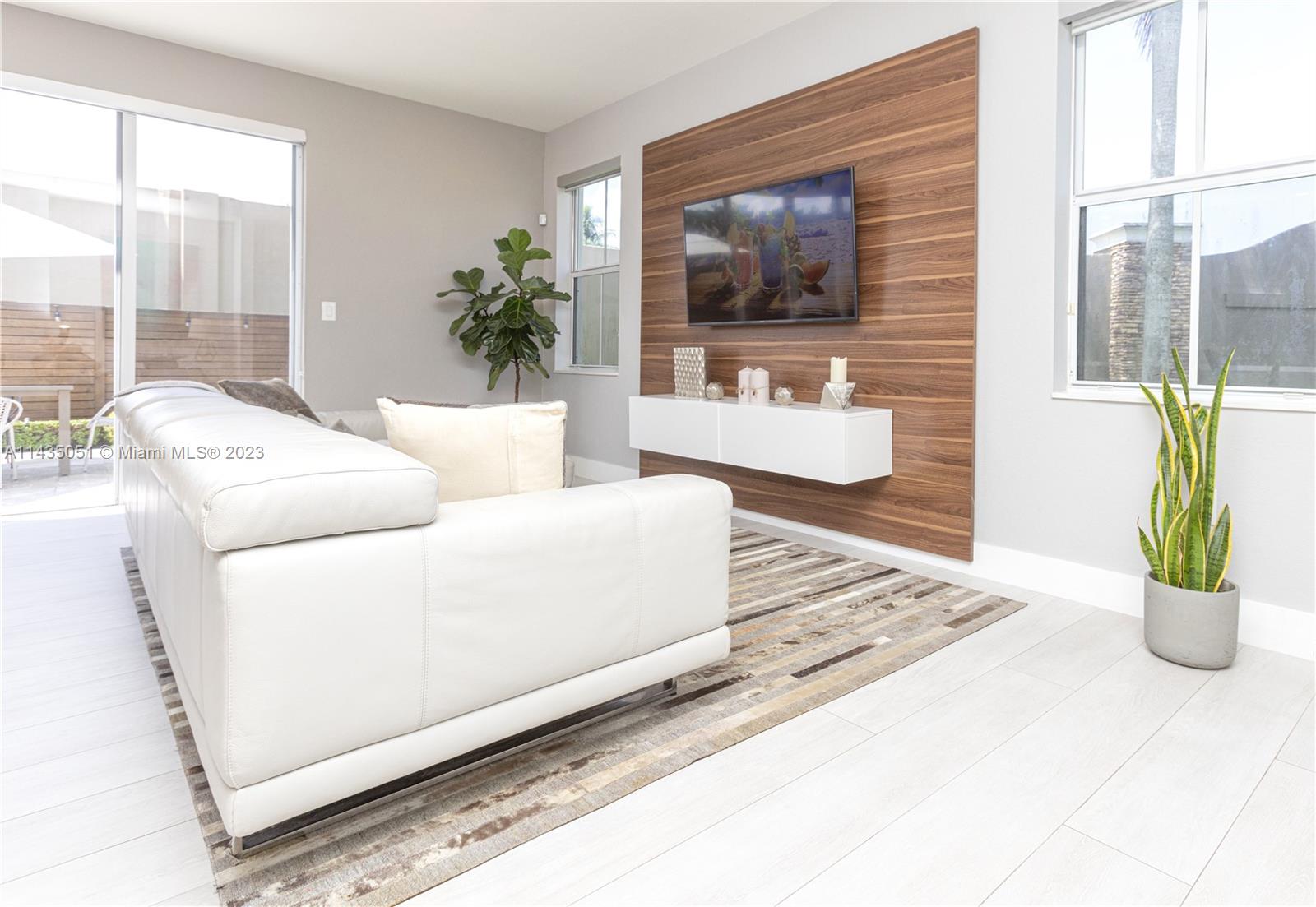 DORAL ISLES NORTH SEC ONE - Residential